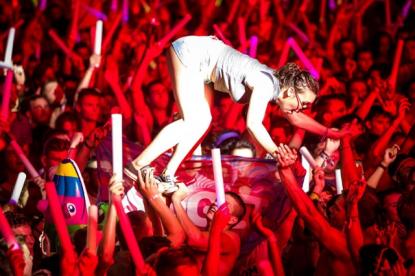 a Sziget ezernyi arca - 24 év fesztiváltörténete fotókon, a Nagymező utcában 3